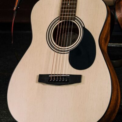 Cort AF510 NAT Spruce Top Detail